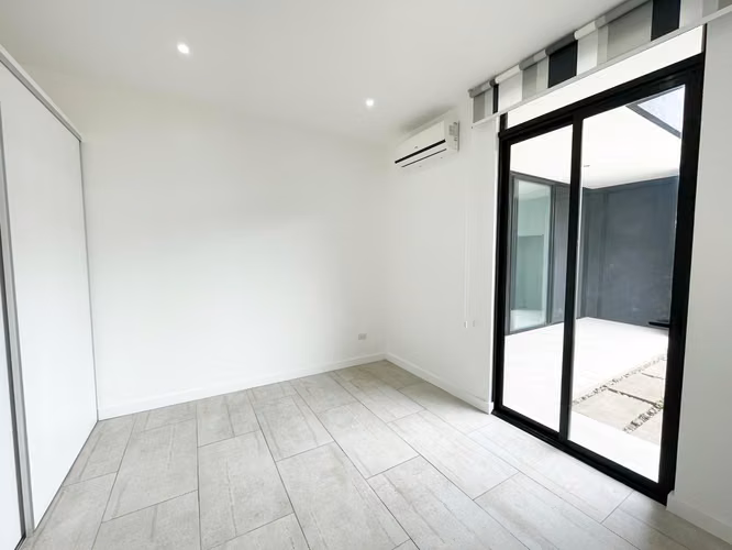 Venta de casa de una planta en condominio en Santa Ana - Imagen 13