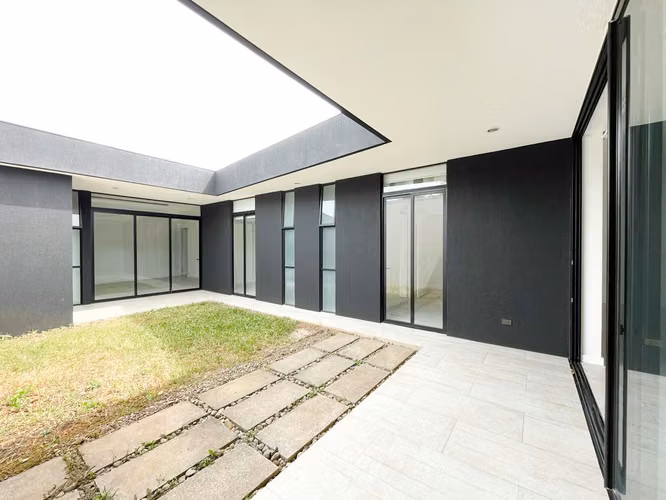 Venta de casa de una planta en condominio en Santa Ana - Imagen 6