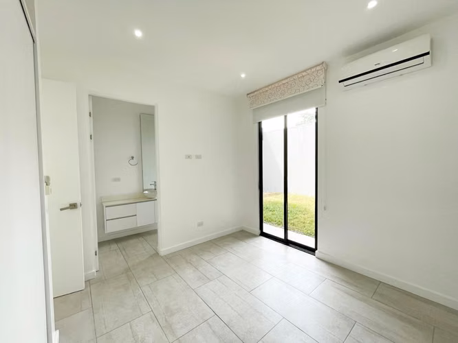 Venta de casa de una planta en condominio en Santa Ana - Imagen 11