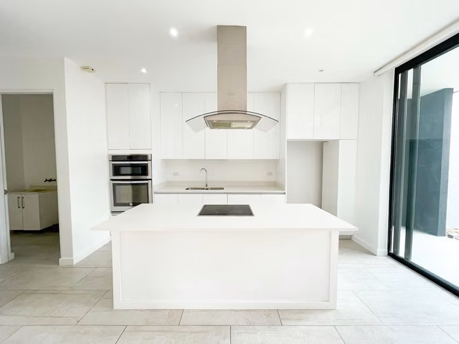 Venta de casa de una planta en condominio en Santa Ana - Imagen 2