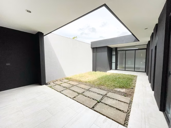 Venta de casa de una planta en condominio en Santa Ana - Imagen 8
