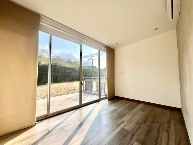 MODERNO 187M2 CON 2 TERRAZAS VISTAS PANORAMICAS RODEADO DE VEGETACION ESCAZU - Imagen 17