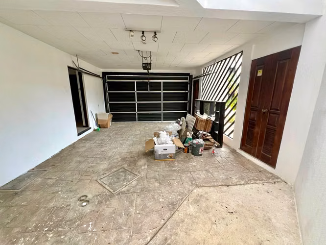 Casa de 3 cuartos + servicio + sala TV, línea blanca, 3 parqueos, Escazú