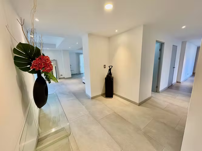 LOS LAURELES-ESCAZU! LUJOSO Y AMPLIO APARTAMENTO DE 3 HABITACIONES/VISTAS! - Imagen 3