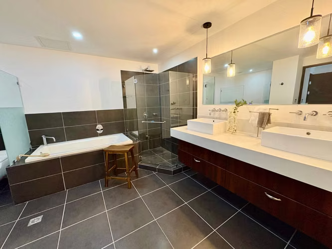 LOS LAURELES-ESCAZU! LUJOSO Y AMPLIO APARTAMENTO DE 260m2 / 3 HABITACIONES + SERVICIO - Imagen 6