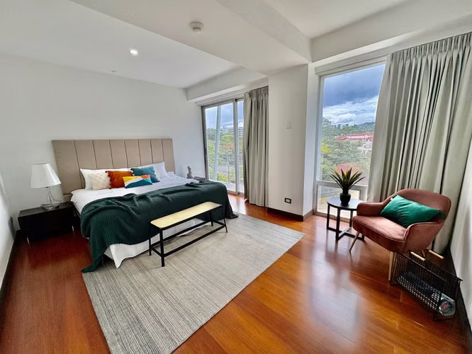 LOS LAURELES-ESCAZU! LUJOSO Y AMPLIO APARTAMENTO DE 260m2 / 3 HABITACIONES + SERVICIO - Imagen 5