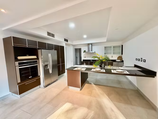 LOS LAURELES-ESCAZU! LUJOSO Y AMPLIO APARTAMENTO DE 260m2 / 3 HABITACIONES - Imagen 4