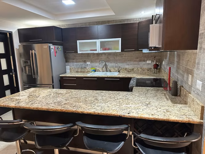 Alquiler de casa esquinera en condominio Santa Ana Hills con muebles - Imagen 11