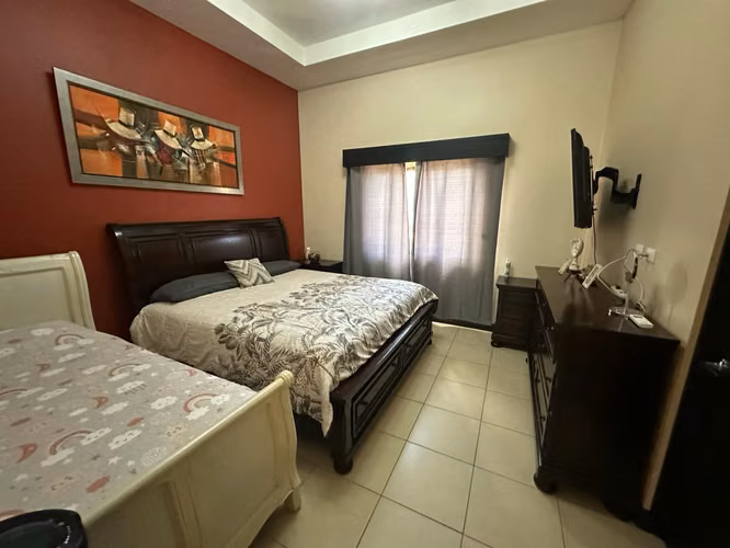 Alquiler de casa esquinera en condominio Santa Ana Hills con muebles - Imagen 6