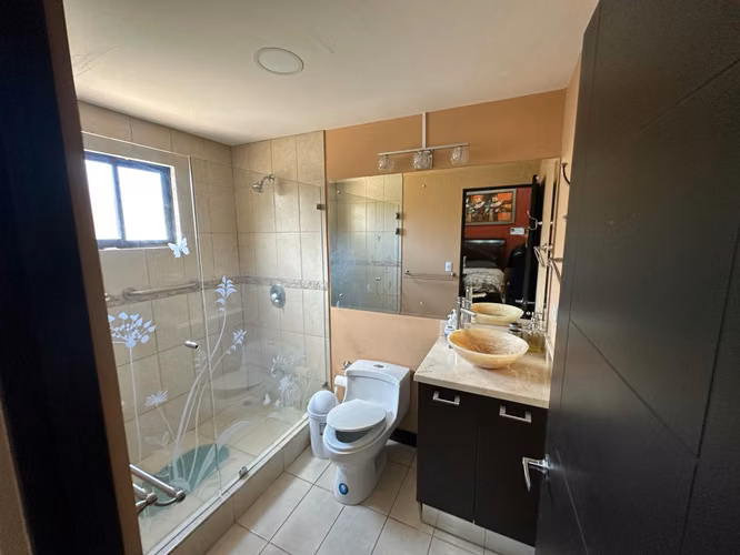 Alquiler de casa esquinera en condominio Santa Ana Hills con muebles - Imagen 12