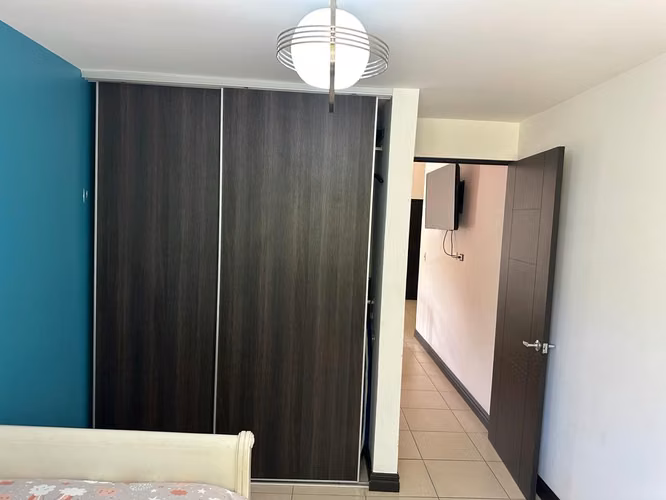 Alquiler de casa esquinera en condominio Santa Ana Hills con muebles - Imagen 3