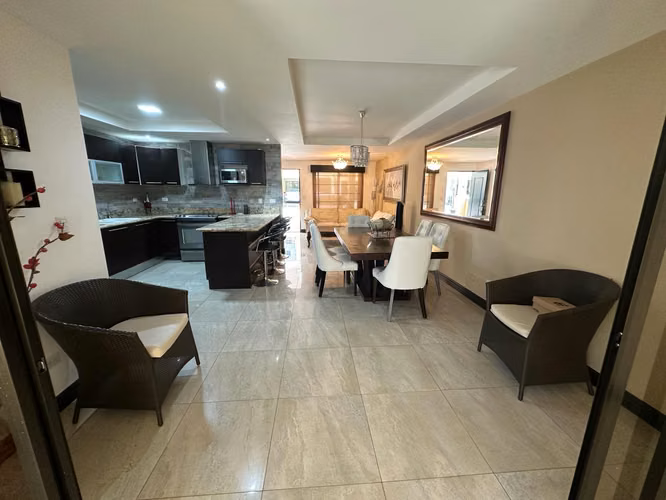 Alquiler de casa esquinera en condominio Santa Ana Hills con muebles - Imagen 13