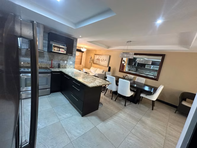 Alquiler de casa esquinera en condominio Santa Ana Hills con muebles - Imagen 2