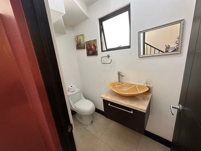 Alquiler de casa esquinera en condominio Santa Ana Hills con muebles - Imagen 17