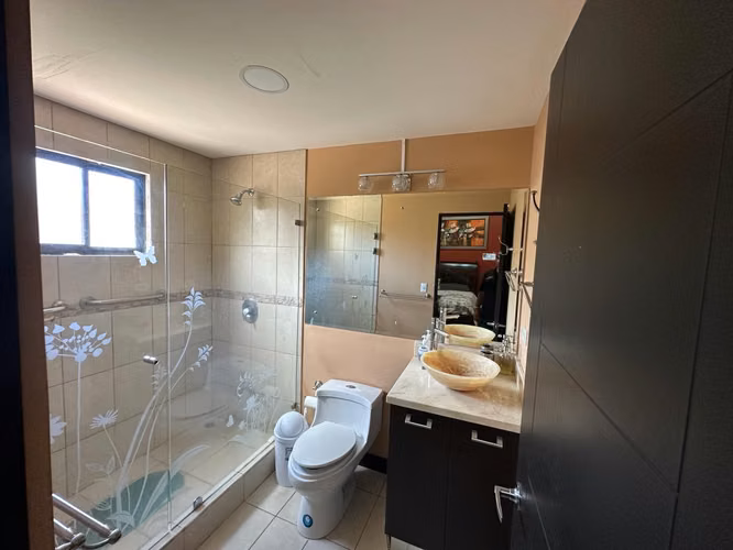 Alquiler de casa esquinera en condominio Santa Ana Hills con muebles - Imagen 7