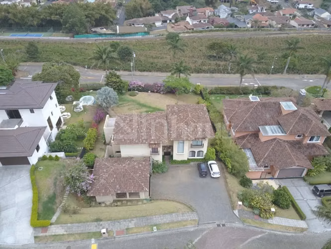 id 40119 Exclusiva residencia en venta – Colinas de Montealegre