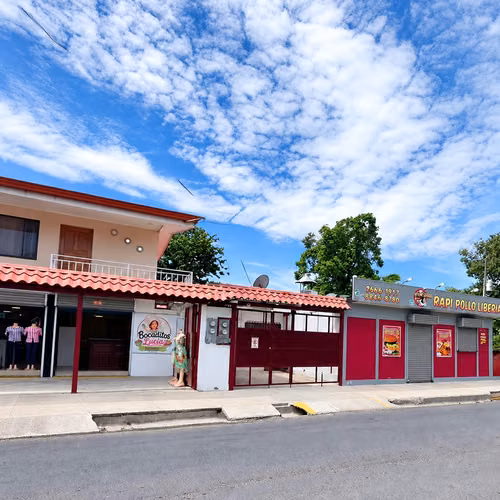 Propiedad comercial en venta en Liberia | 6 locales y 2 apartamentos 
