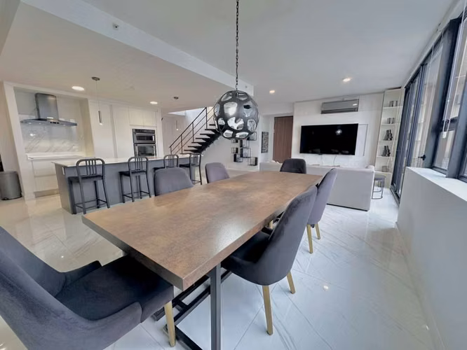 FOR SALE SPECTACULAR PENTHOUSE WITH AMAZING VIEWS FOR INVESTMENT