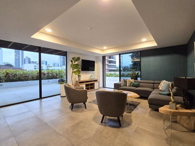 FOR SALE SPECTACULAR PENTHOUSE WITH AMAZING VIEWS FOR INVESTMENT