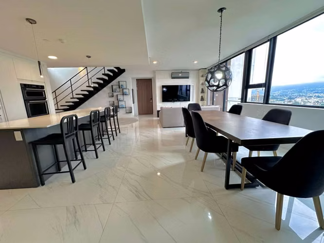 FOR SALE SPECTACULAR PENTHOUSE WITH AMAZING VIEWS FOR INVESTMENT
