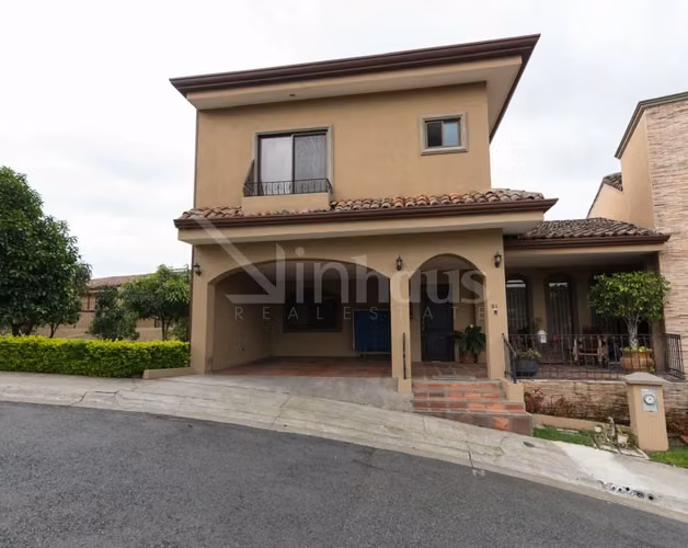 id 39972 Venta de casa en condominio en Guayabos