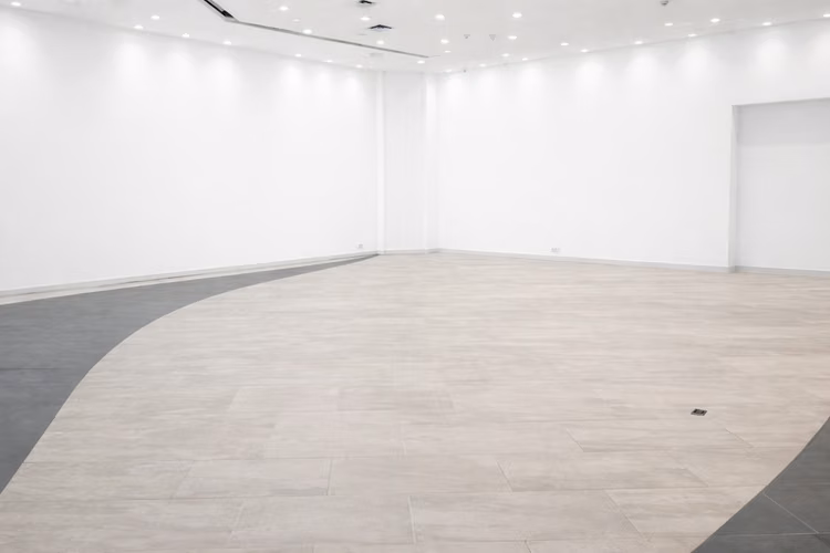 SE VENDE LOCAL COMERCIAL EN EL PASEO DE LAS FLORES.