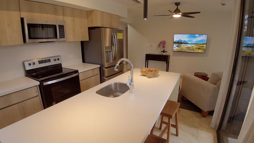 Condominio de 2 habitaciones con vista al océano y a la montaña - Imagen 10