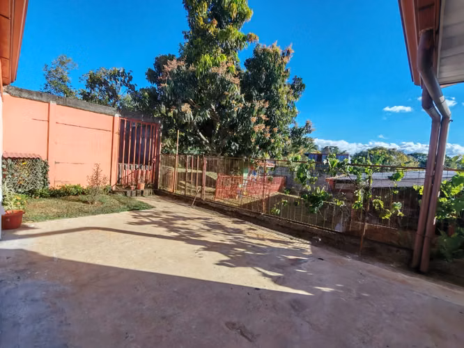 VENTA DE CASA RECIÉN REMODELADA EN DESAMPARADOS, ALAJUELA
