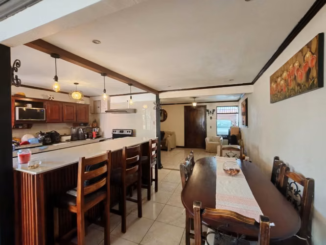 VENTA DE CASA RECIÉN REMODELADA EN DESAMPARADOS, ALAJUELA