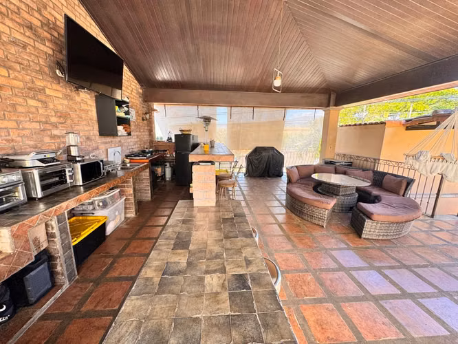 Casa con piscina en residencial privado – Las Lomas, Grecia - Imagen 7