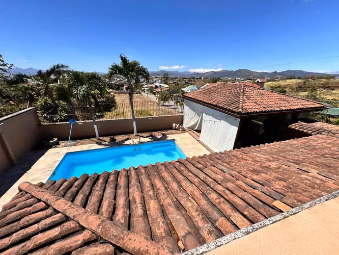Casa con piscina en residencial privado – Las Lomas, Grecia - Imagen 11