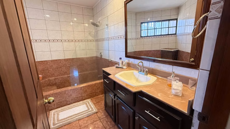 Venta Casa Heredia Ciudad Cariari | Amplio Jardín y Garaje para 4 Vehículos - Imagen 16