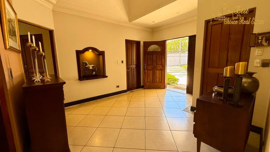 Venta Casa Heredia Ciudad Cariari | Amplio Jardín y Garaje para 4 Vehículos - Imagen 2