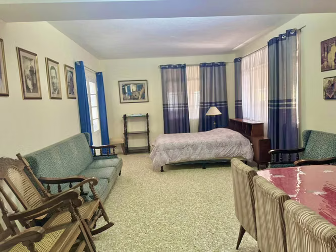 Venta Casa Esquinera con Uso de Suelo Mixto | Tibas | 6 Habitaciones | Ideal para negocio/vivienda