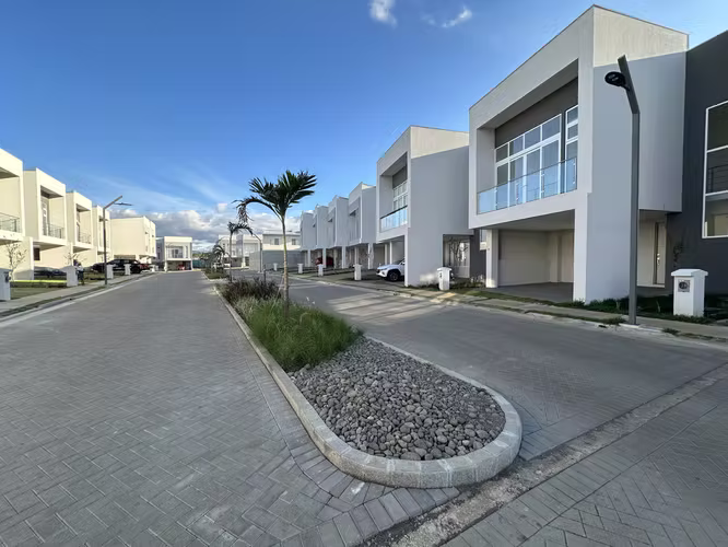 CONDOMINIO NUEVO EN GUACHIPELIN - Imagen 14