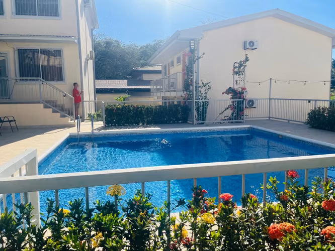 Venta de hotel en el Centro de Tamarindo con distancia caminable a la playa - Imagen 2