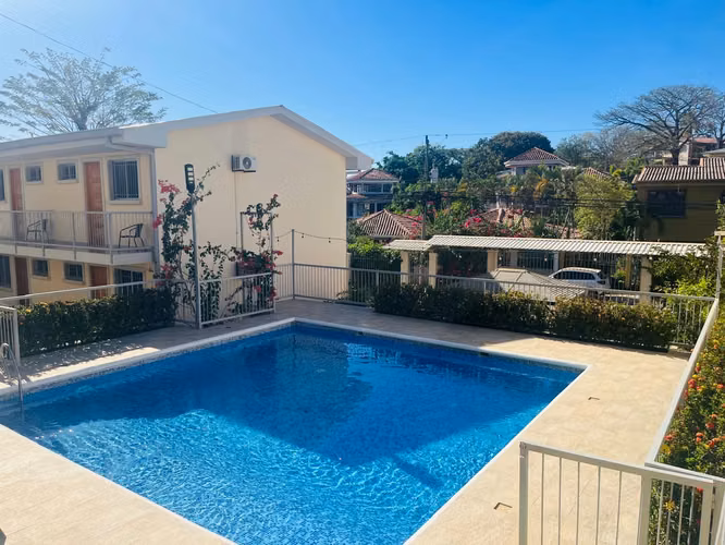Venta de hotel en el Centro de Tamarindo con distancia caminable a la playa - Imagen 3
