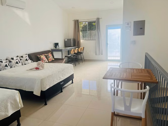 Venta de hotel en el Centro de Tamarindo con distancia caminable a la playa - Imagen 8