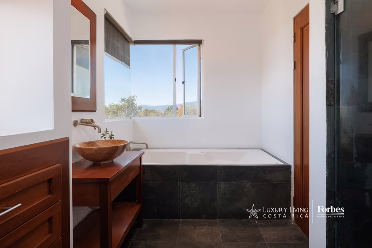 21310-Casa amplia de 4 habitaciones con vistas panorámicas, Guachipelín - Imagen 20
