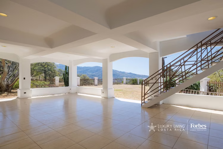21310-Casa amplia de 4 habitaciones con vistas panorámicas, Guachipelín - Imagen 12