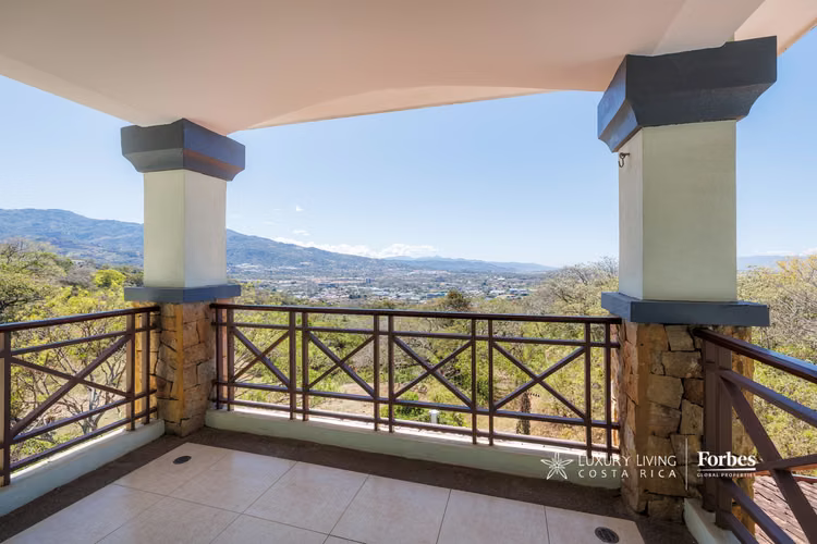 21310-Casa amplia de 4 habitaciones con vistas panorámicas, Guachipelín - Imagen 18