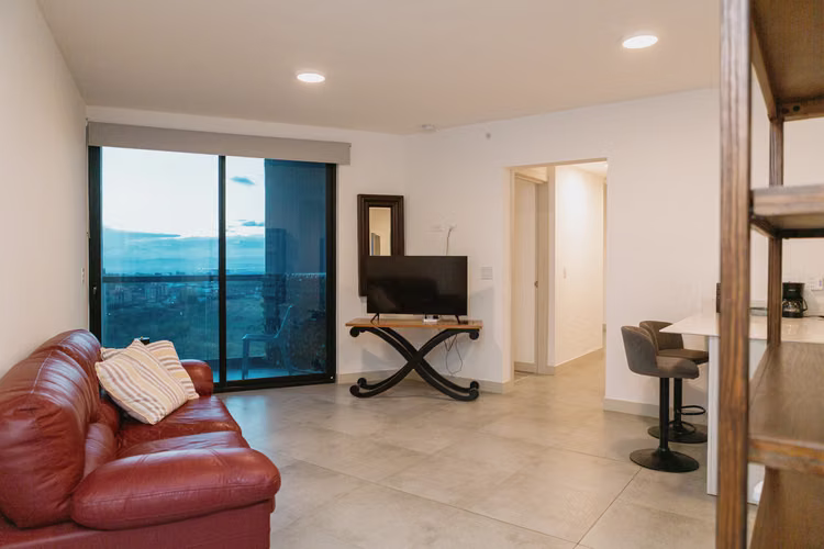 Apartamento amueblado en condominio Núcleo Sabana/ Piso alto/ Linda vista