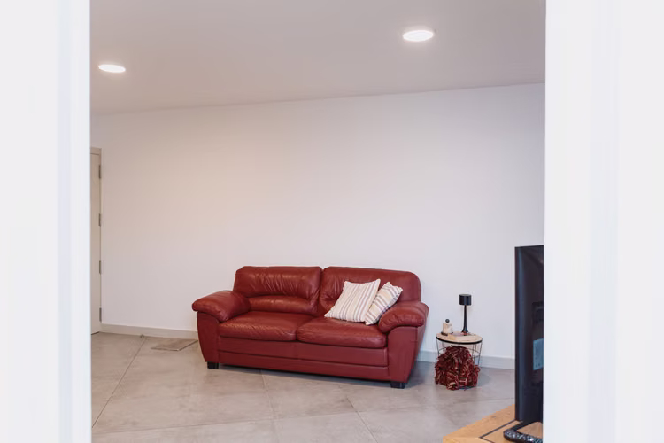 Apartamento amueblado en condominio Núcleo Sabana/ Piso alto/ Linda vista