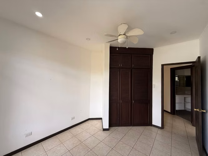 Venta de casa en condominio en Piedades de Santa Ana - Imagen 15