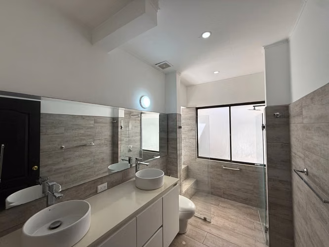 Venta de casa en condominio en Piedades de Santa Ana - Imagen 14