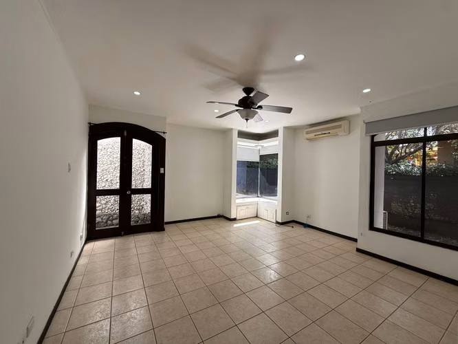Venta de casa en condominio en Piedades de Santa Ana - Imagen 13