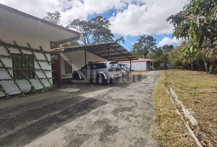 id 41775 Venta de terreno con 3 aptos y una casa - Curridabat