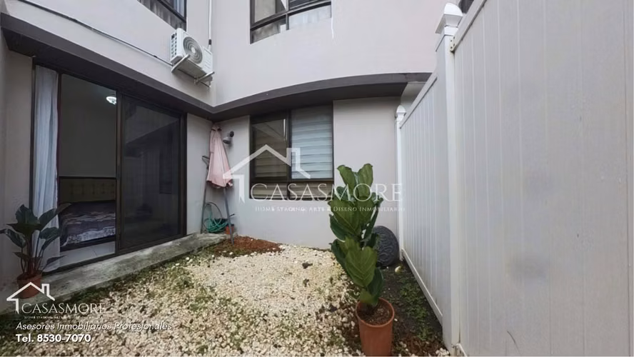 VENTA APARTAMENTO CONDOMINIO FRANCISCO DE HEREDIA 1ER NIVEL CON PATIO