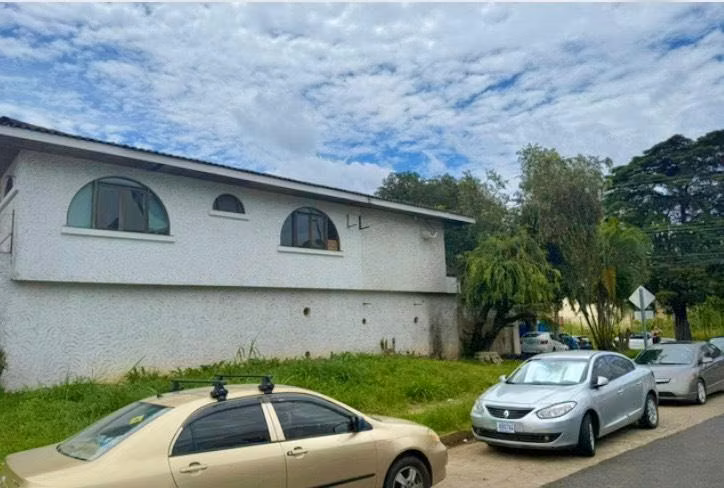 PROPIEDAD ESQUINERA PARA DESARROLLO EN ROHRMOSER - 1048 M2