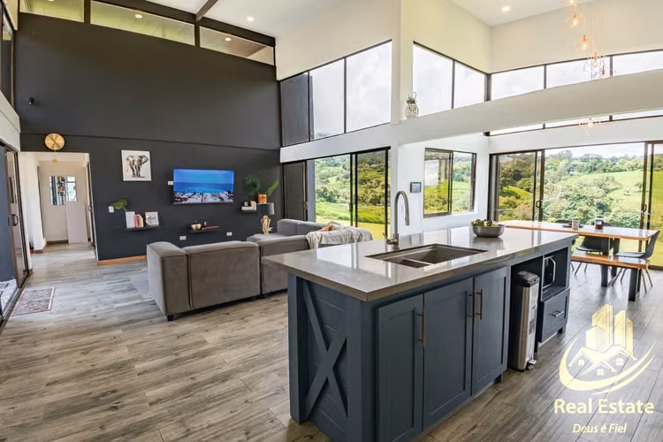 Venta de Hermosa Casa en Coronado, San José | 5 habitaciones - 2.5 baños - Imagen 17